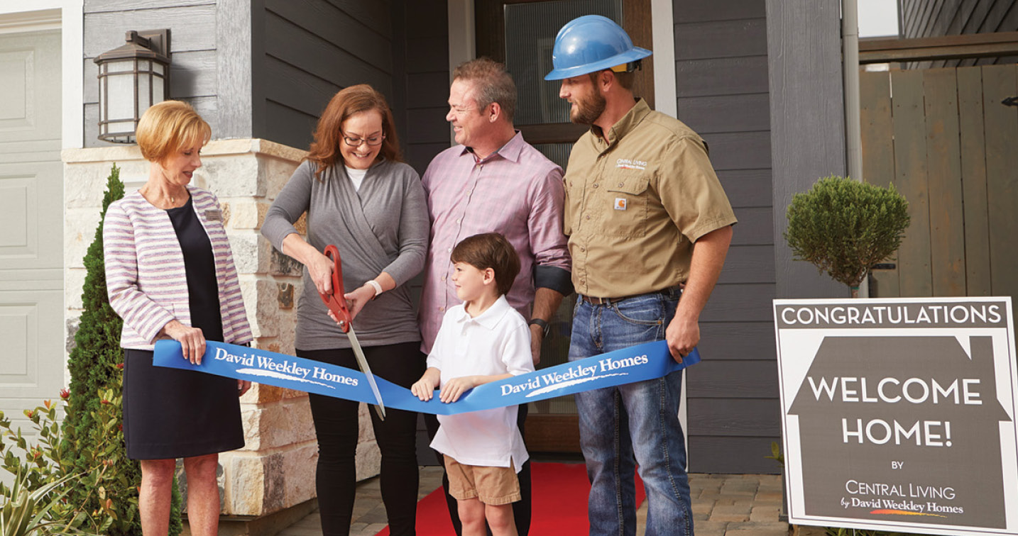 A David Weekley Homes Sales Consultant and Personal Builder welcome a family to their new home
