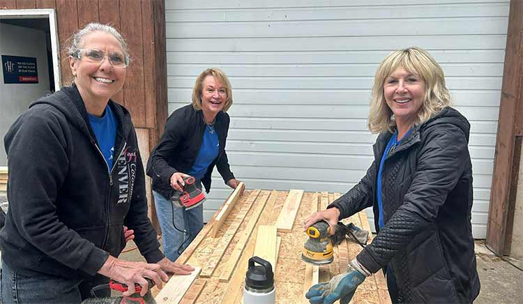 Chicago Title Team Members joined our Team in Portland to build 20 bunk beds for Sleep in Heavenly Peace as part of the company’s Build Month.