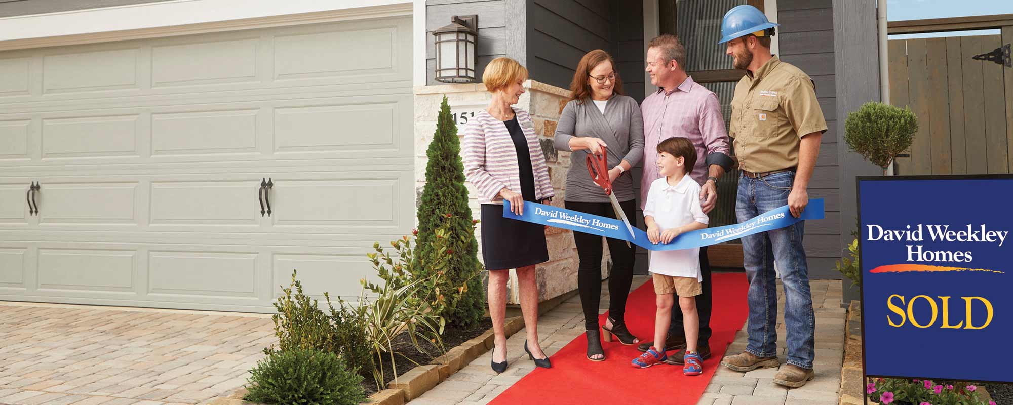 A David Weekley Homes Sales Consultant and Personal Builder welcome a family to their new home